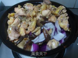 啫啫鸡煲的做法步骤：7