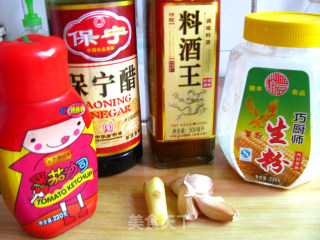 酸酸甜甜--糖醋茄子的做法步骤：1