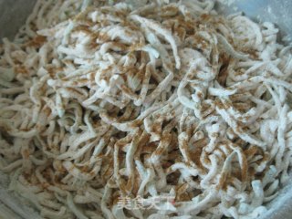【“婆婆性”头疼的故事】粉蒸萝卜丝的做法步骤：4