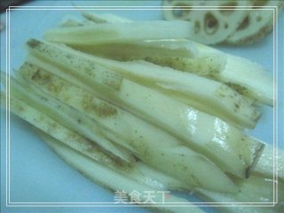 莲藕炒肉的做法步骤：2