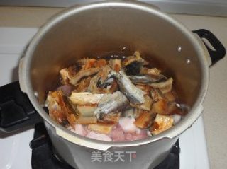 外婆菜之鱼鲞烤肉的做法步骤：4