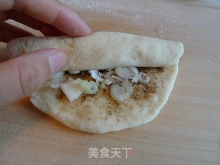 葱花油饼的做法步骤：7