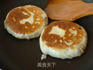 葱花油饼的做法步骤：12