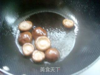 【浙菜】--青菜炒香菇的做法步骤：8