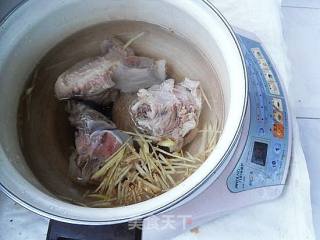 棒骨汆酸菜的做法步骤：4