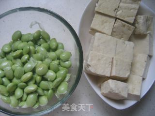 【浙菜】臭豆腐烧毛豆的做法步骤：2