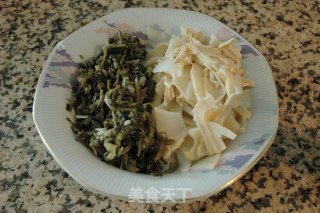 【浙菜】汤鲜味美宁波风味·雪菜大汤黄鱼的做法步骤：8