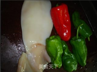 爆炒鱿鱼的做法步骤：1