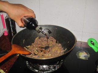 黑椒牛肉炒芹菜的做法步骤：5