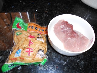 萝卜干炒肉的做法步骤：1