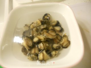 韭菜炒螺丝的做法步骤：1