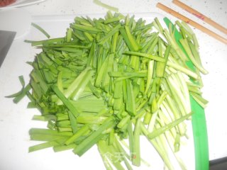 韭菜炒螺丝的做法步骤：2