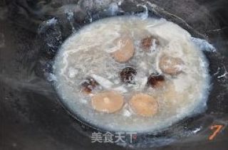丝瓜紫菜香菇咸蛋汤的做法步骤：7