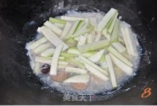 丝瓜紫菜香菇咸蛋汤的做法步骤：8
