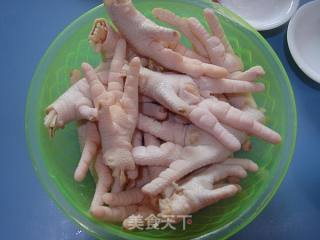 白云凤爪的做法步骤：1