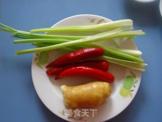 白云凤爪的做法步骤：2