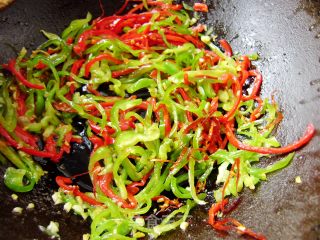 家常菜----青红椒土豆丝的做法步骤：6