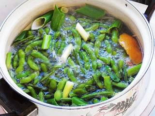 盐水毛豆----健康零食、下酒佳肴的做法步骤：4