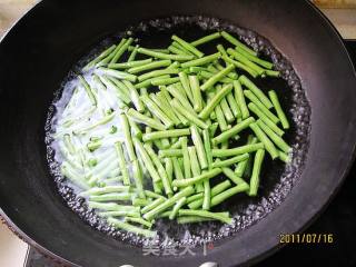 霉干菜炒豇豆的做法步骤：2
