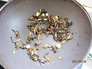霉干菜炒豇豆的做法步骤：4