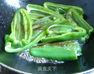 虎皮青泡椒的做法步骤：5