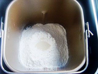 芝士培根面包卷的做法步骤：1