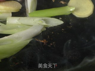 【浙菜】红枣烧肉的做法步骤：2