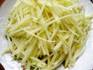 夏日小凉菜----土豆丝拌香菜的做法步骤：1