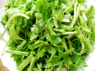 夏日小凉菜----土豆丝拌香菜的做法步骤：2
