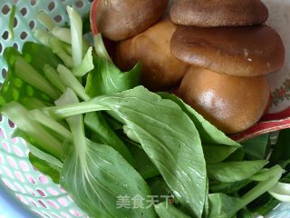【浙菜】香菇青菜的做法步骤：1