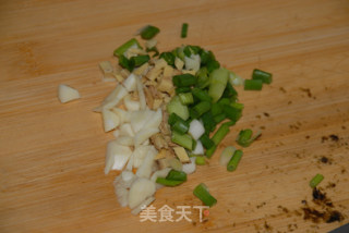 红烧素鲫鱼的做法步骤：2