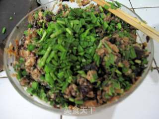 韭菜虾皮鲜肉包——发面无压力：）的做法步骤：4