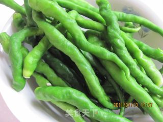 鲜辣椒炒肉末的做法步骤：1