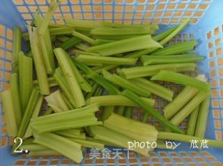 【浙菜】芹菜鸡柳 （新手零难度）的做法步骤：2