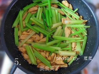 【浙菜】芹菜鸡柳 （新手零难度）的做法步骤：5