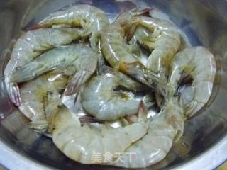 【浙菜】油爆大虾的做法步骤：1