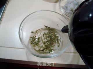 【浙菜】――杭帮代表菜“龙井虾仁”的做法步骤：1