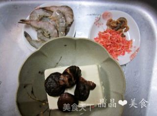 【浙菜】三虾豆腐的做法步骤：1