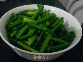蒜苔炒肉的做法步骤：1