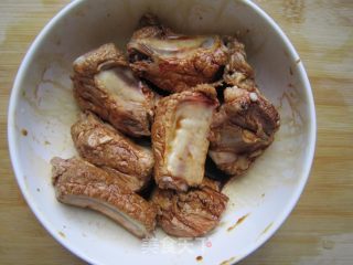 糖醋排骨的做法步骤：2