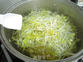 凉拌豆芽的做法步骤：1