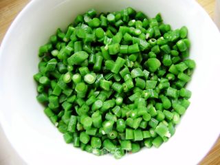 家常菜----豇豆炒玉米粒的做法步骤：1