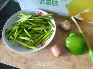 黄花小炒的做法步骤：1
