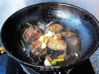 蒜烧鲶鱼段的做法步骤：11