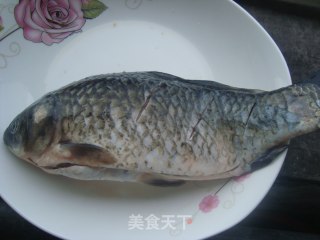 萝卜丝鲫鱼汤的做法步骤：1