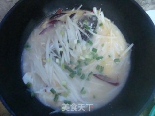 萝卜丝鲫鱼汤的做法步骤：11
