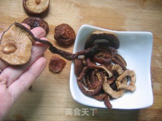 【浙菜】素炒黄鳝丝的做法步骤：2