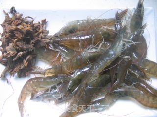 【浙菜】梅干菜烧虾的做法步骤：1