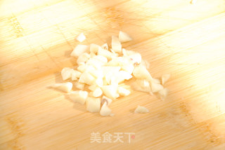 蒜末丝瓜炒油条的做法步骤：3