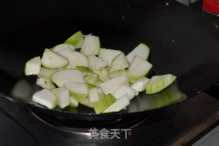 蒜末丝瓜炒油条的做法步骤：5
